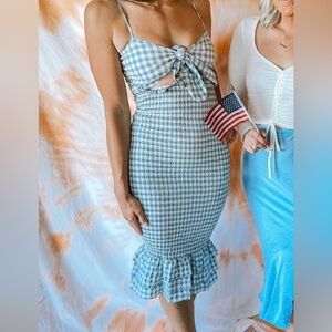 Tablecloth check dress with cut out - Small - stretchy